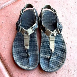 Bedrock sandals Mens 9.5/10